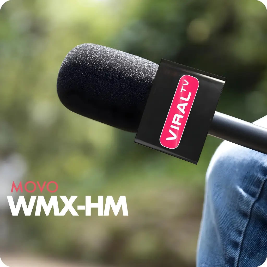 MOVO WMX-HM + HMF-1 MANGO BASE PARA WIRELESS con Bandera Micrófono de entrevistas, conferencias, reporteros, podcasts, YouTube.webp