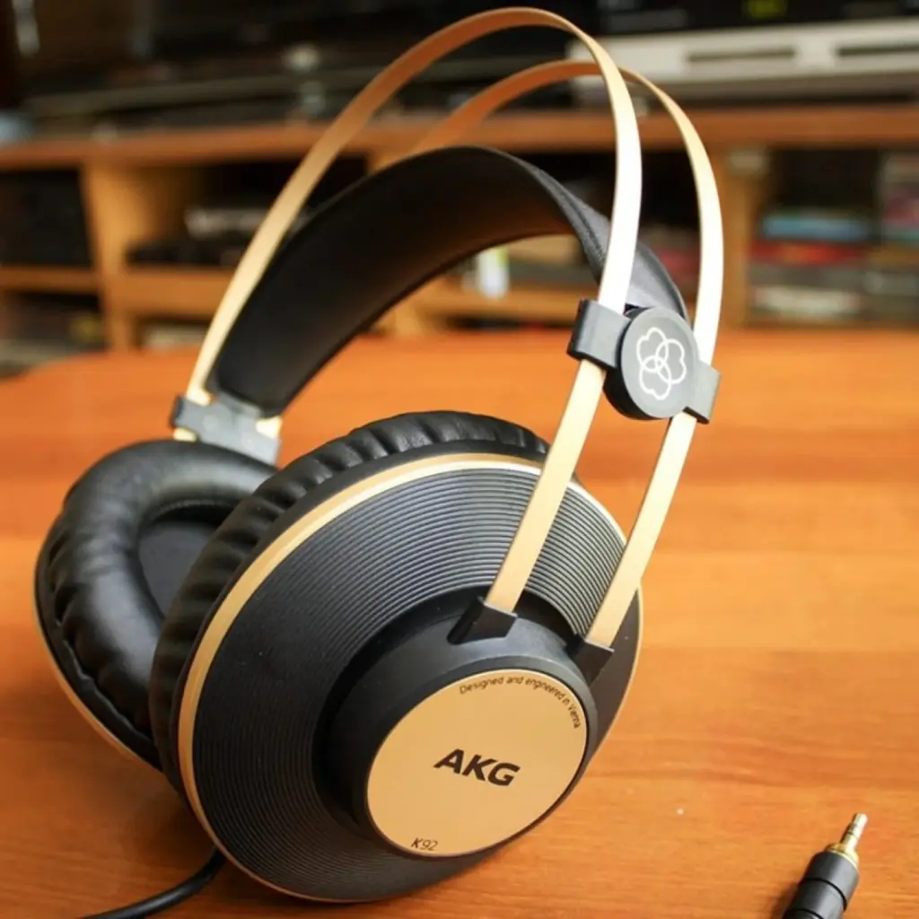 AKG k92 e.webp